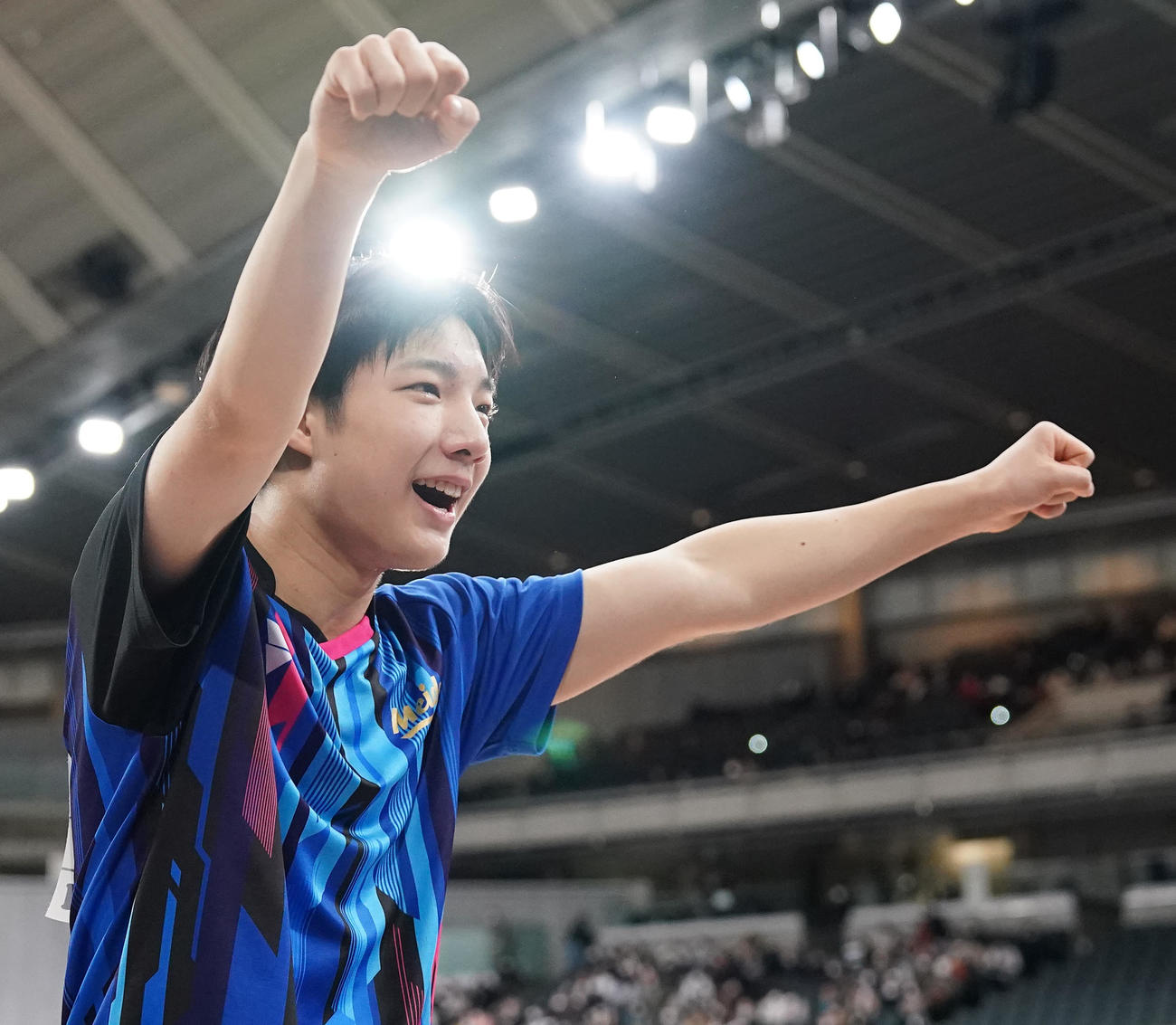 ジュニア男子決勝で松島に勝利し優勝を決め、喜ぶ萩原（撮影・鈴木みどり）