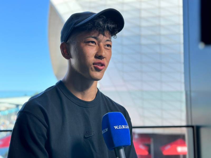 テニスの全豪オープン車いす男子の部で4大大会初の決勝に進出し、WOWOWの単独インタビューに応じる小田凱人