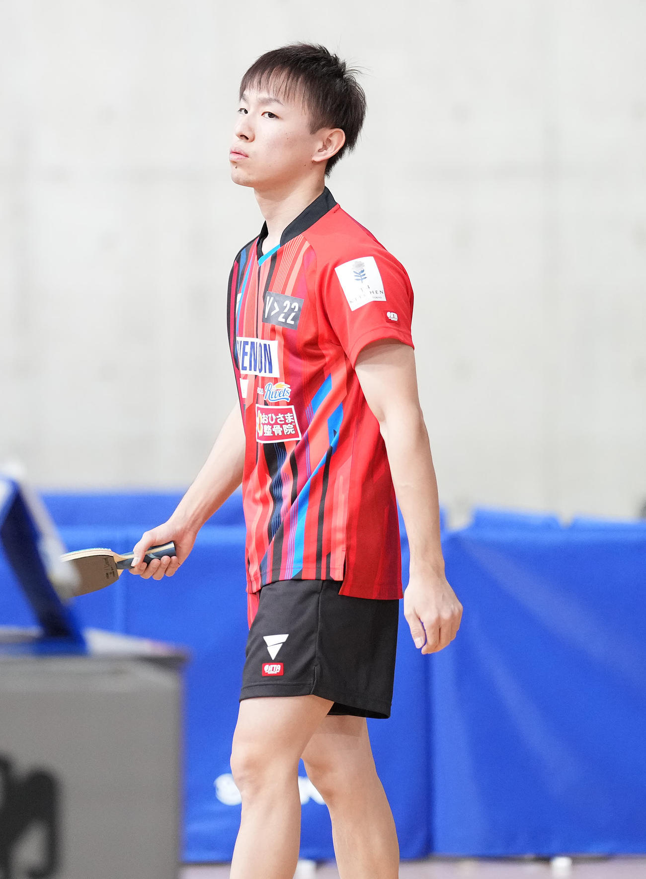 男子シングルス5回戦で横谷に敗れ浮かない表情の丹羽（撮影・鈴木みどり）