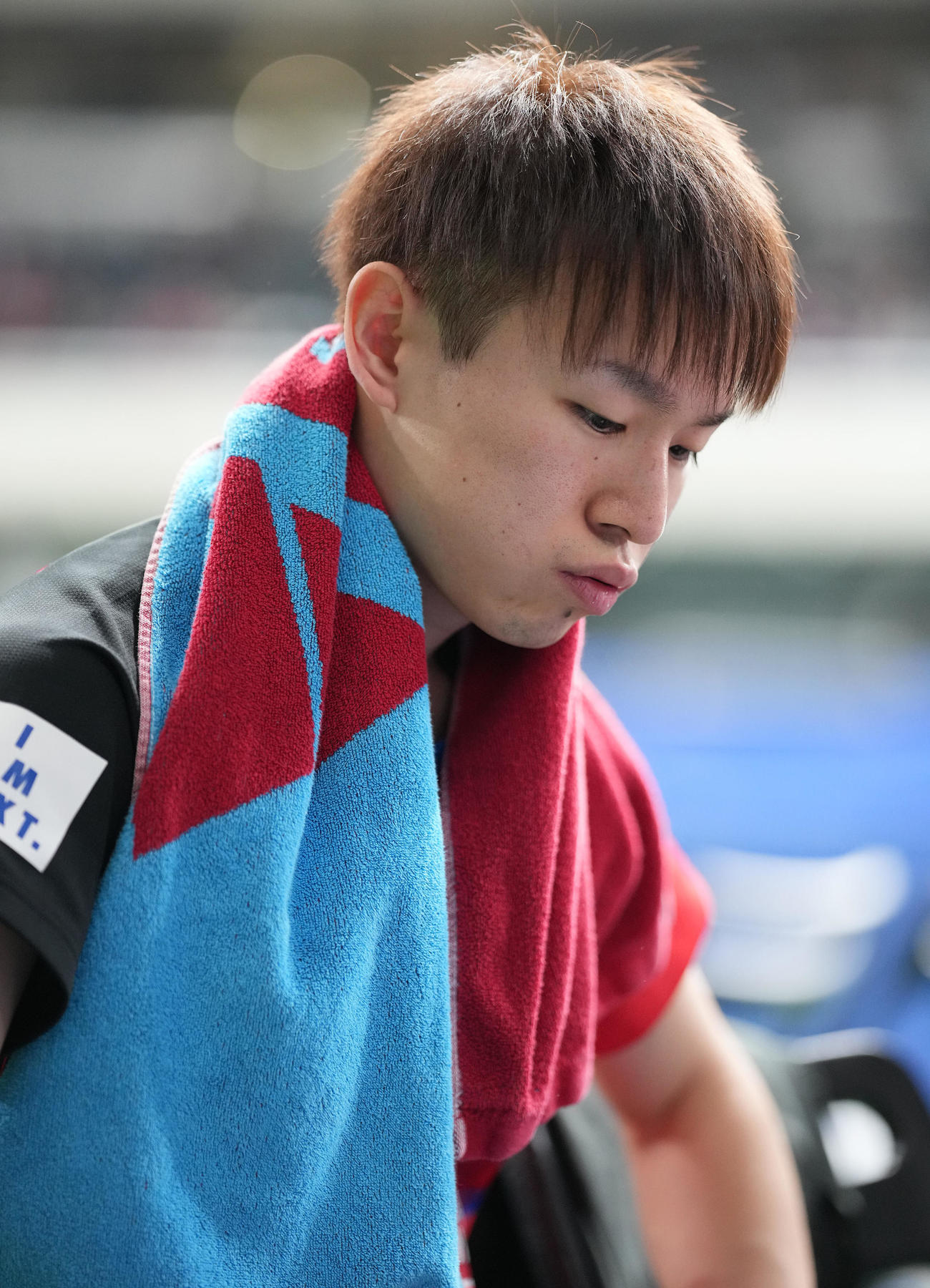 男子シングルス5回戦で横谷に敗れ浮かない表情の丹羽（撮影・鈴木みどり）