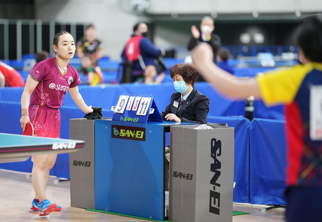 女子シングルス6回戦で横井に敗れ浮かない表情の伊藤美（撮影・鈴木みどり）
