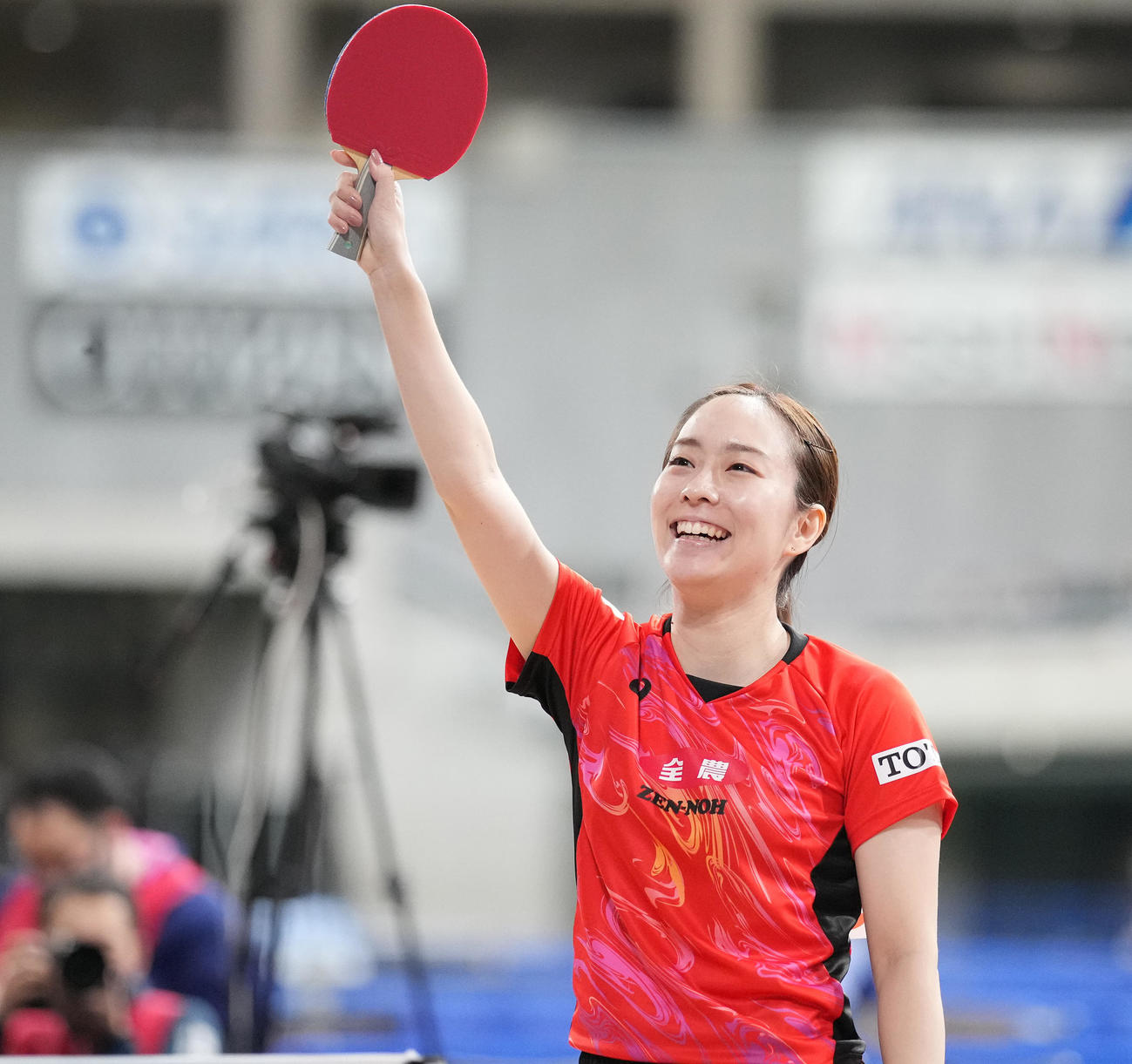 女子シングルス6回戦で加藤美に勝利し笑顔の石川（撮影・鈴木みどり）