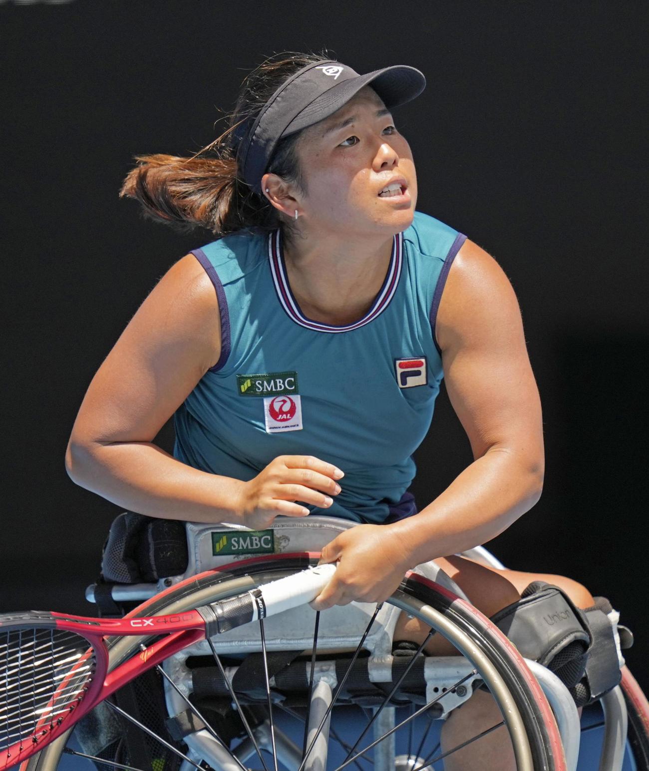 車いすの部女子シングルス決勝でプレーする上地結衣（共同）