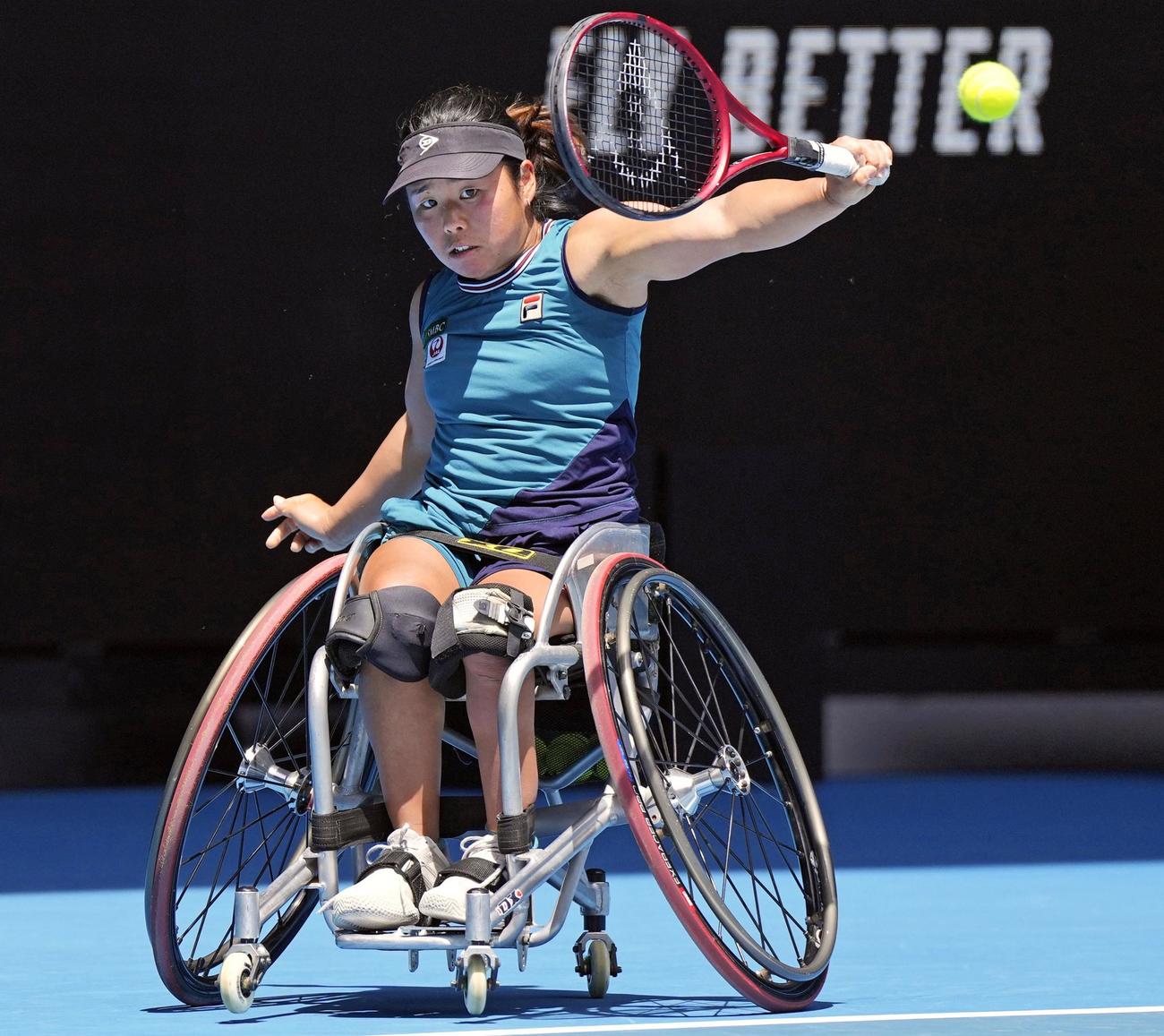 車いすの部女子シングルス決勝でプレーする上地結衣（共同）