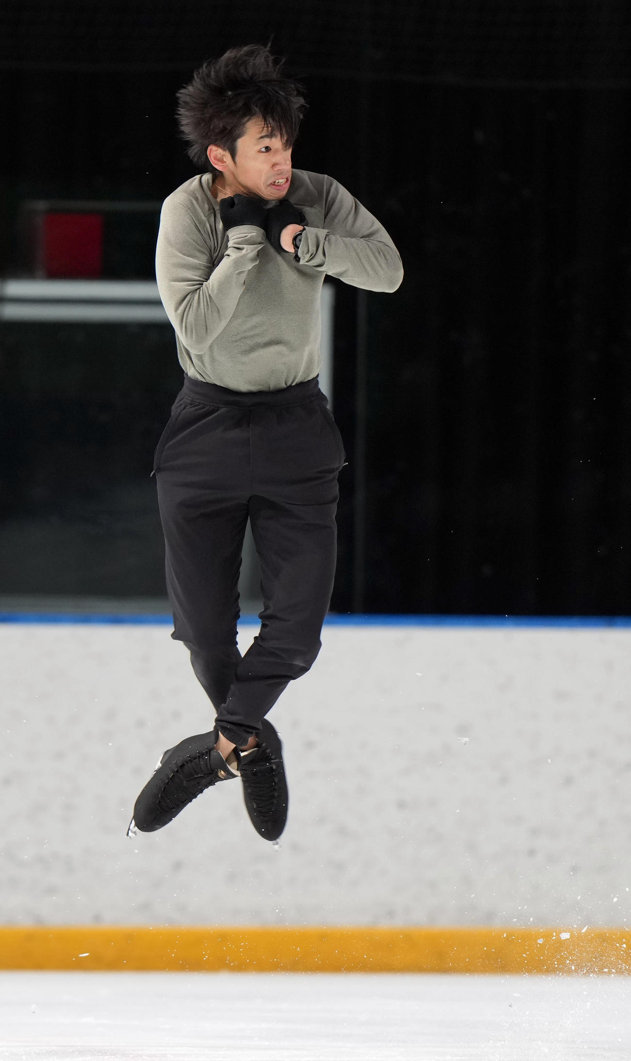 青年男子の公式練習を行う織田（大阪）（撮影・狩俣裕三）