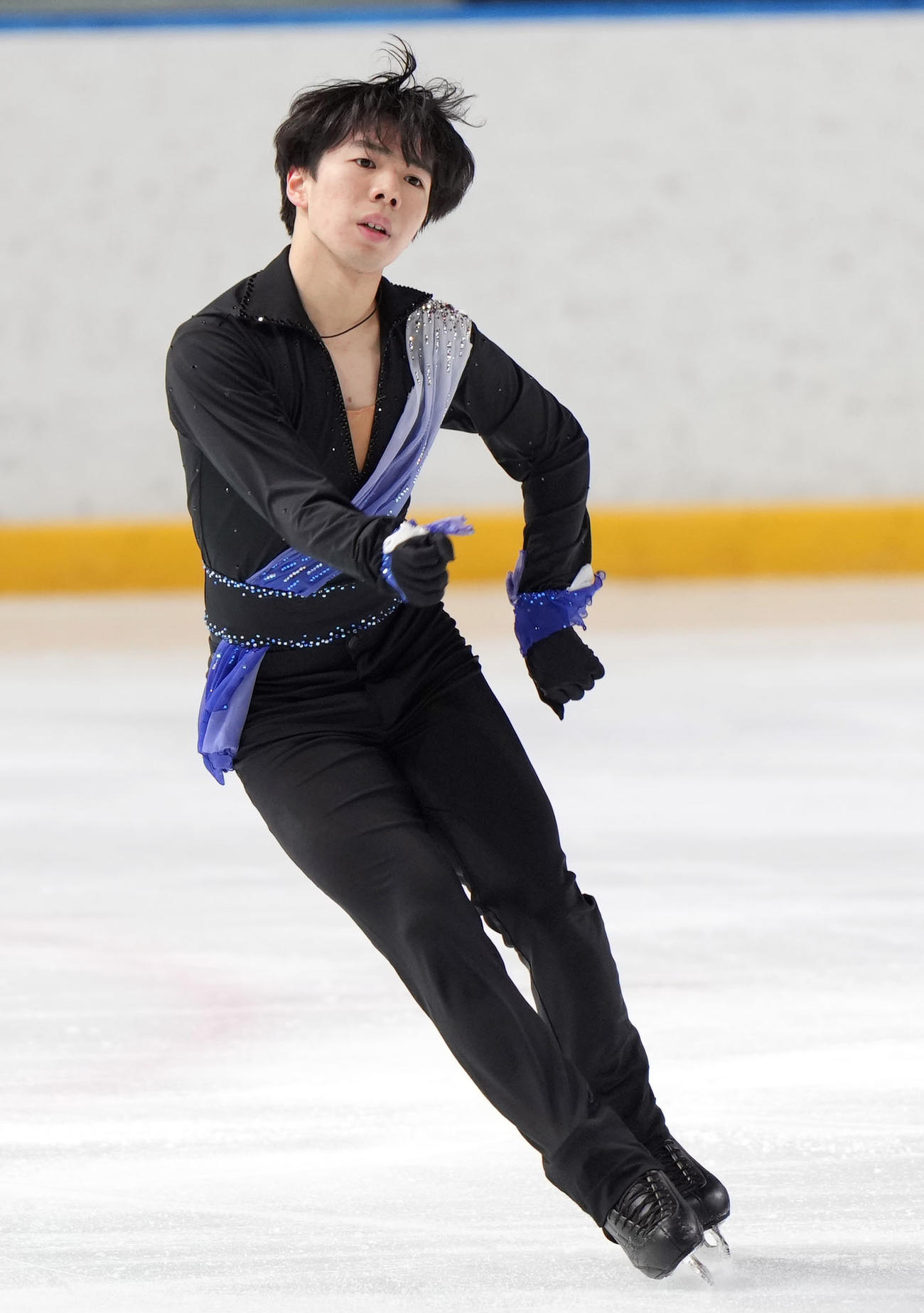 成年男子SPで演技する佐藤駿（埼玉）（撮影・狩俣裕三）