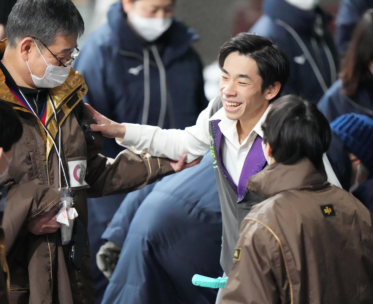 成年男子SPの演技後、コミカルに再現する織田（大阪）（撮影・狩俣裕三）