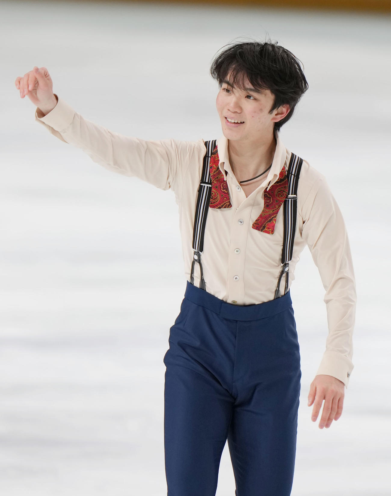 成年男子SPの演技後、笑顔を見せる友野（大阪）（撮影・狩俣裕三）