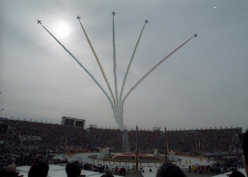 長野五輪開会式の幕切れを飾ったブルーインパルス（以下、開会式の写真はすべて1998年2月7日撮影）