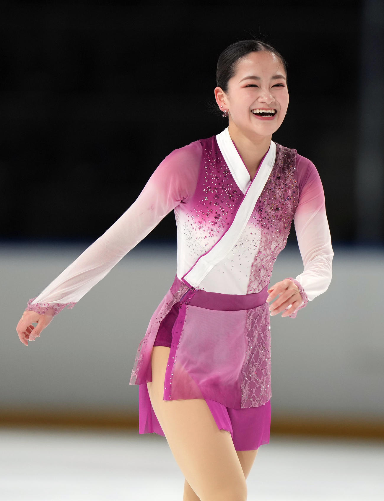 成年女子フリーの演技後、笑顔を見せる渡辺（青森）（撮影・狩俣裕三）