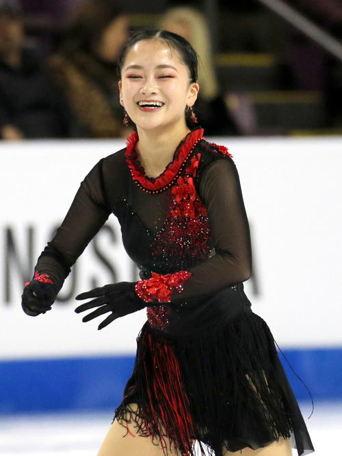 フィギュアスケート4大陸選手権　女子SPの演技最後のステップで完全燃焼し、思わず笑顔になる渡辺倫果（撮影・木下淳）