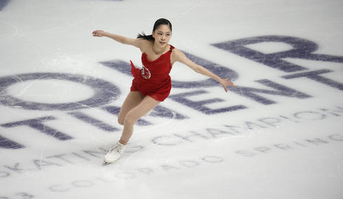 ４大陸選手権　女子SP　演技する吉田陽菜（AP）