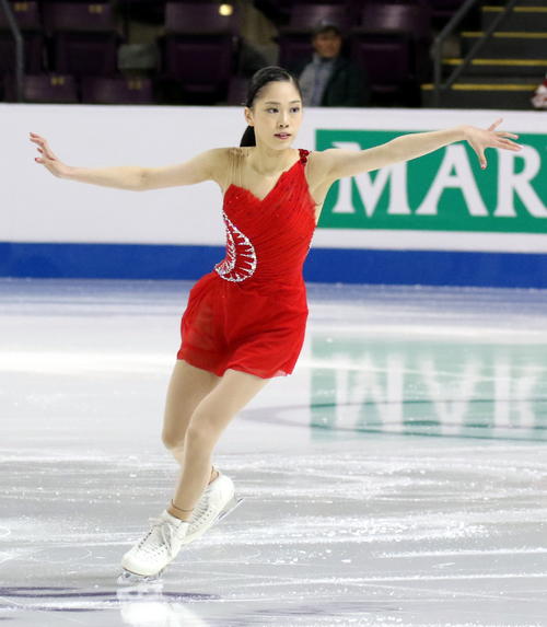 フィギュアスケート4大陸選手権　女子公式練習でSPに向けて調整する吉田陽菜（撮影・木下淳）