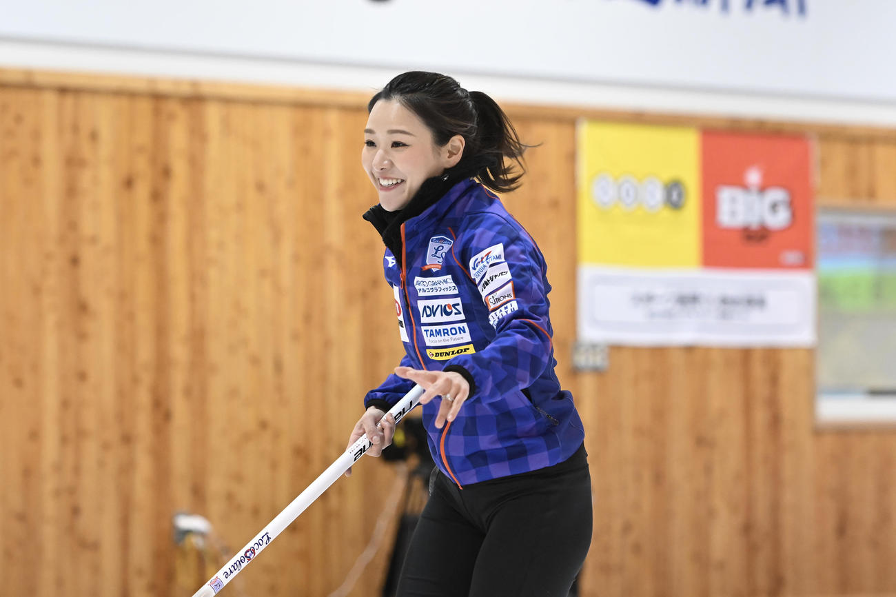 中部電力戦、笑顔を見せるロコ・ソラーレ吉田知那美（C）JCA IDE