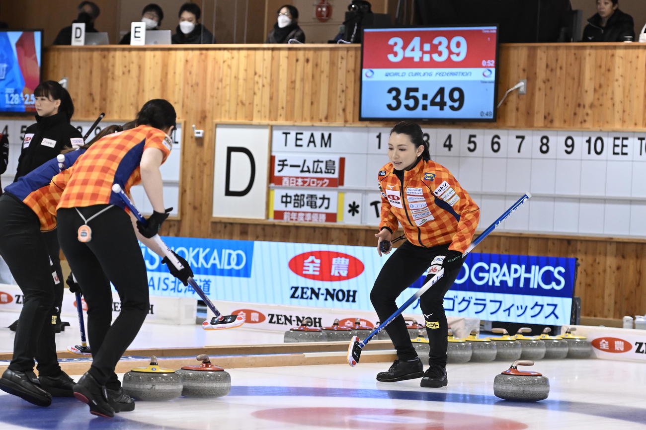 ロコ・ソラーレ戦に臨んだLS北見の本橋麻里（C）JCA IDE