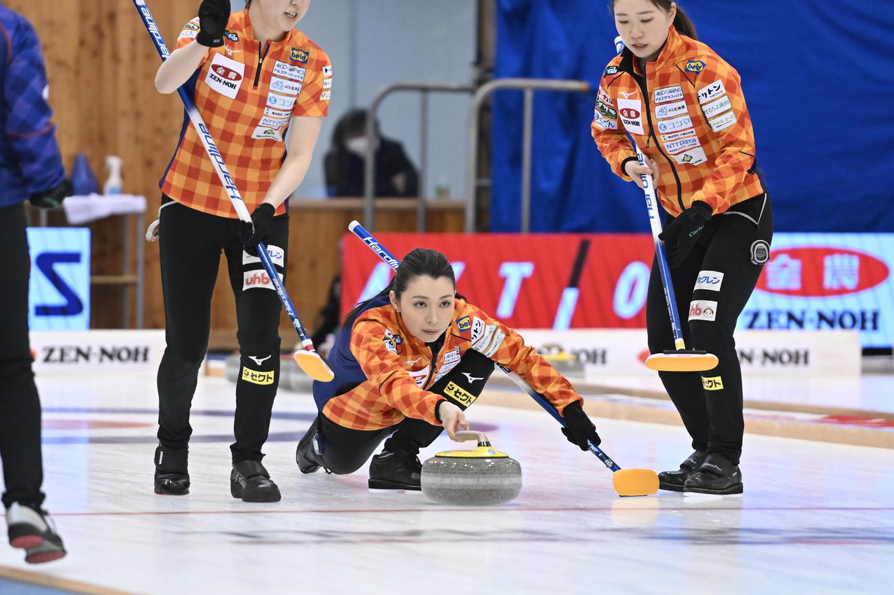 ロコ・ソラーレ戦に臨んだLS北見の本橋麻里（C）JCA IDE