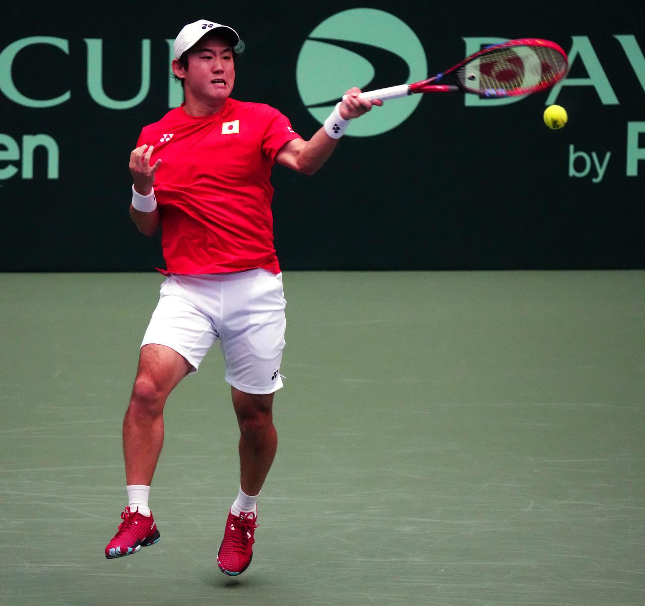 デビスカップ国別対抗戦　日本対ポーランド　西岡良仁対ダニエル・ミハルスキ　初戦に臨む西岡（撮影・清水貴仁）