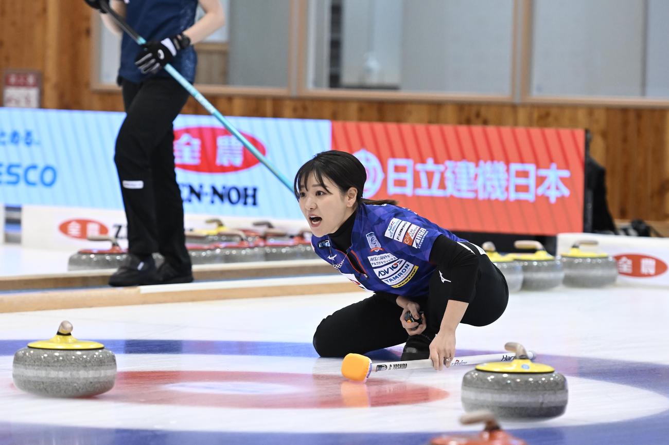 指示を出すロコ・ソラーレ吉田知那美（C）JCA IDE