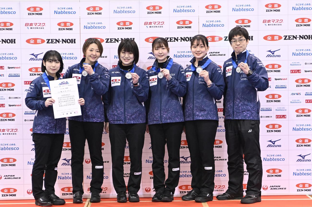 カーリング日本選手権　銀メダルのSC軽井沢クラブ（C）JCA IDE