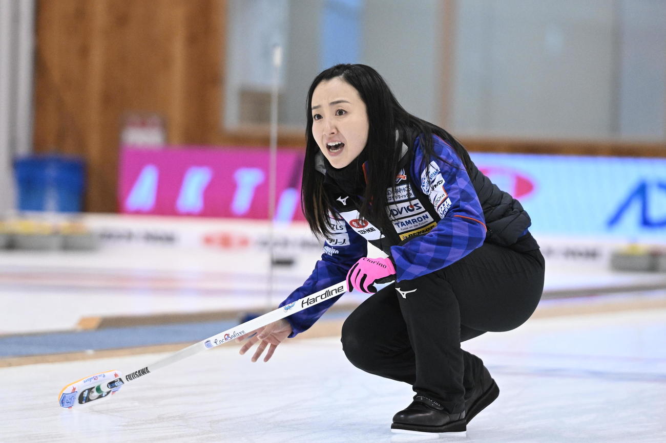 ロコ・ソラーレ対SC軽井沢　指示を出すロコ・ソラーレ藤沢（C）JCA IDE