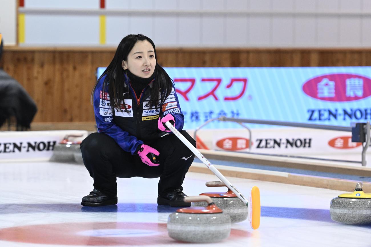 日本選手権女子決勝　試合に臨むロコ・ソラーレ藤沢五月（C）JCA IDE