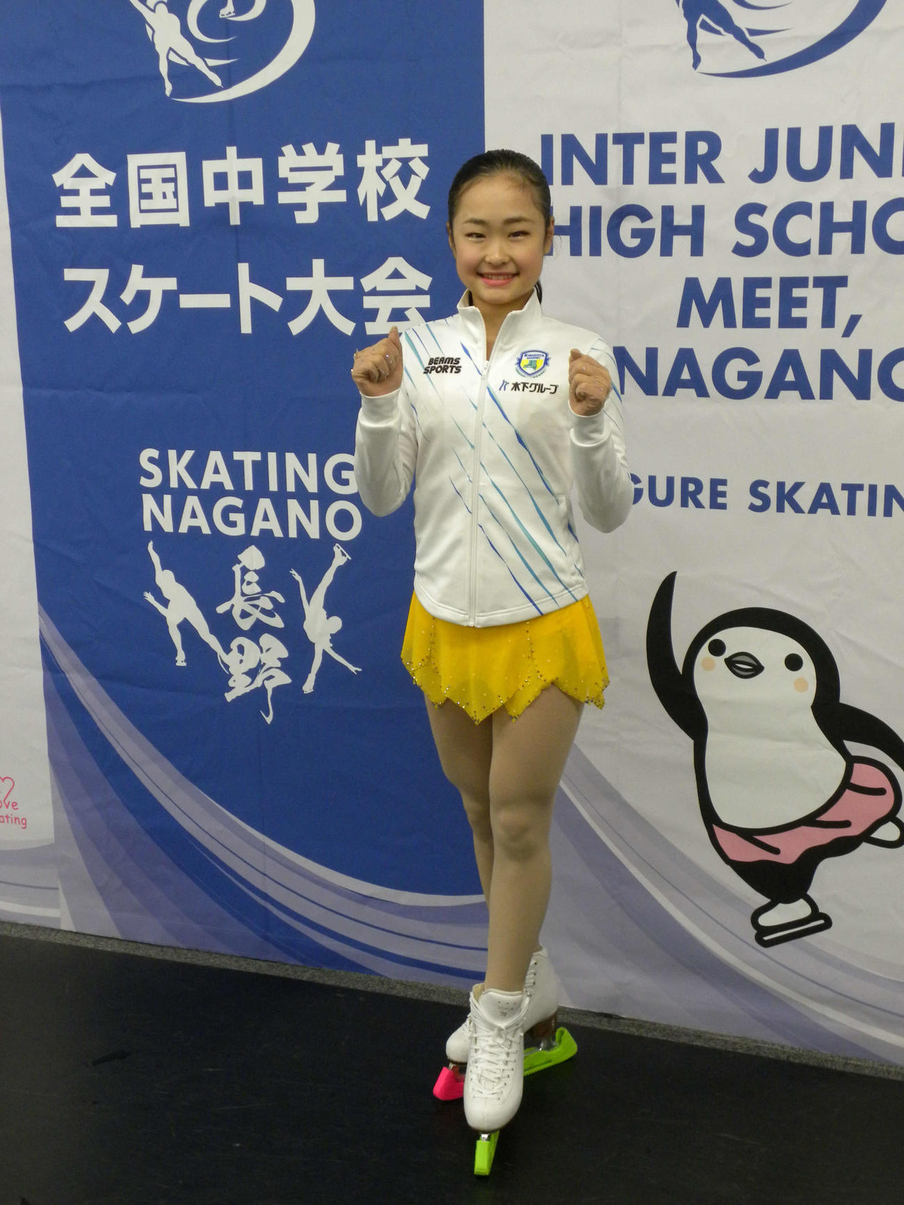 全国中学校大会のショートプログラムを終えて笑顔を見せる島田麻央（撮影・松本航）