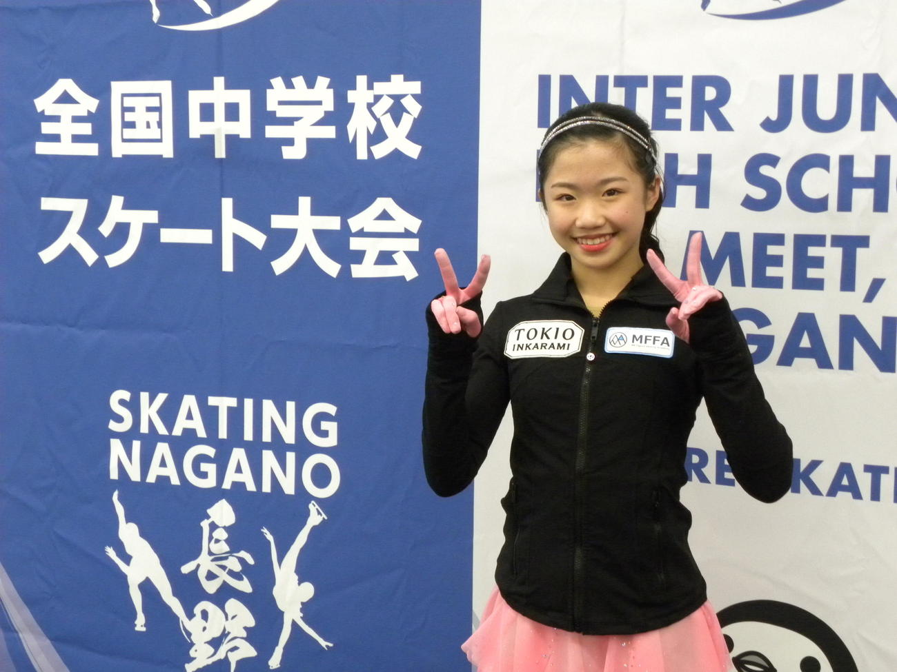 全国中学校大会のショートプログラムを終えてピースする中井亜美（撮影・松本航）