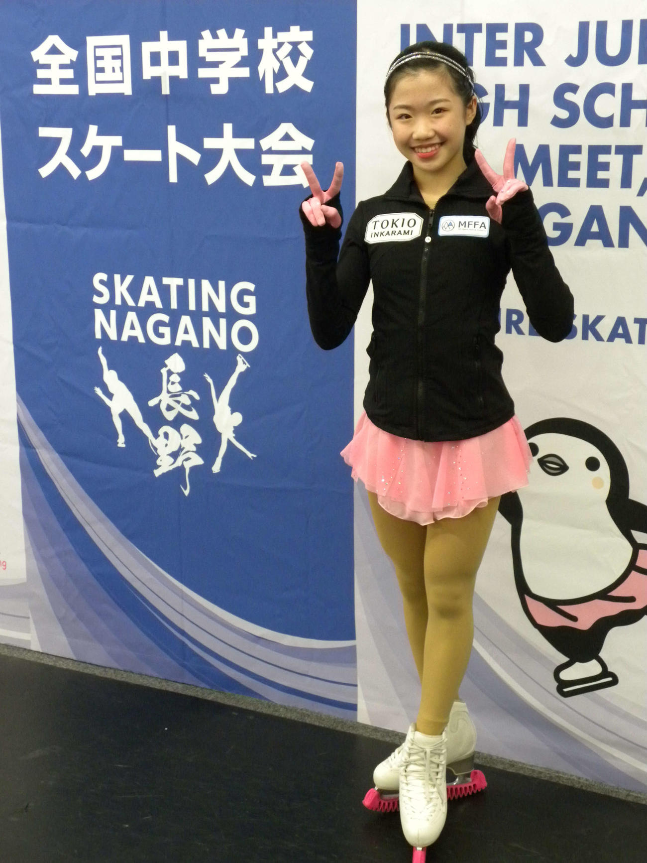 全国中学校大会のショートプログラムを終えてピースする中井亜美（撮影・松本航）