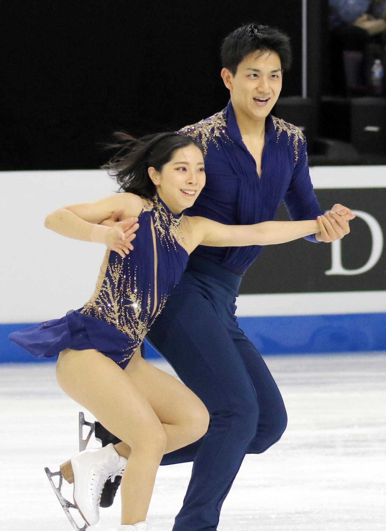 フィギュアスケート4大陸選手権　首位発進となったSPで舞う「りくりゅう」三浦璃来（左）木原龍一組（撮影・木下淳）