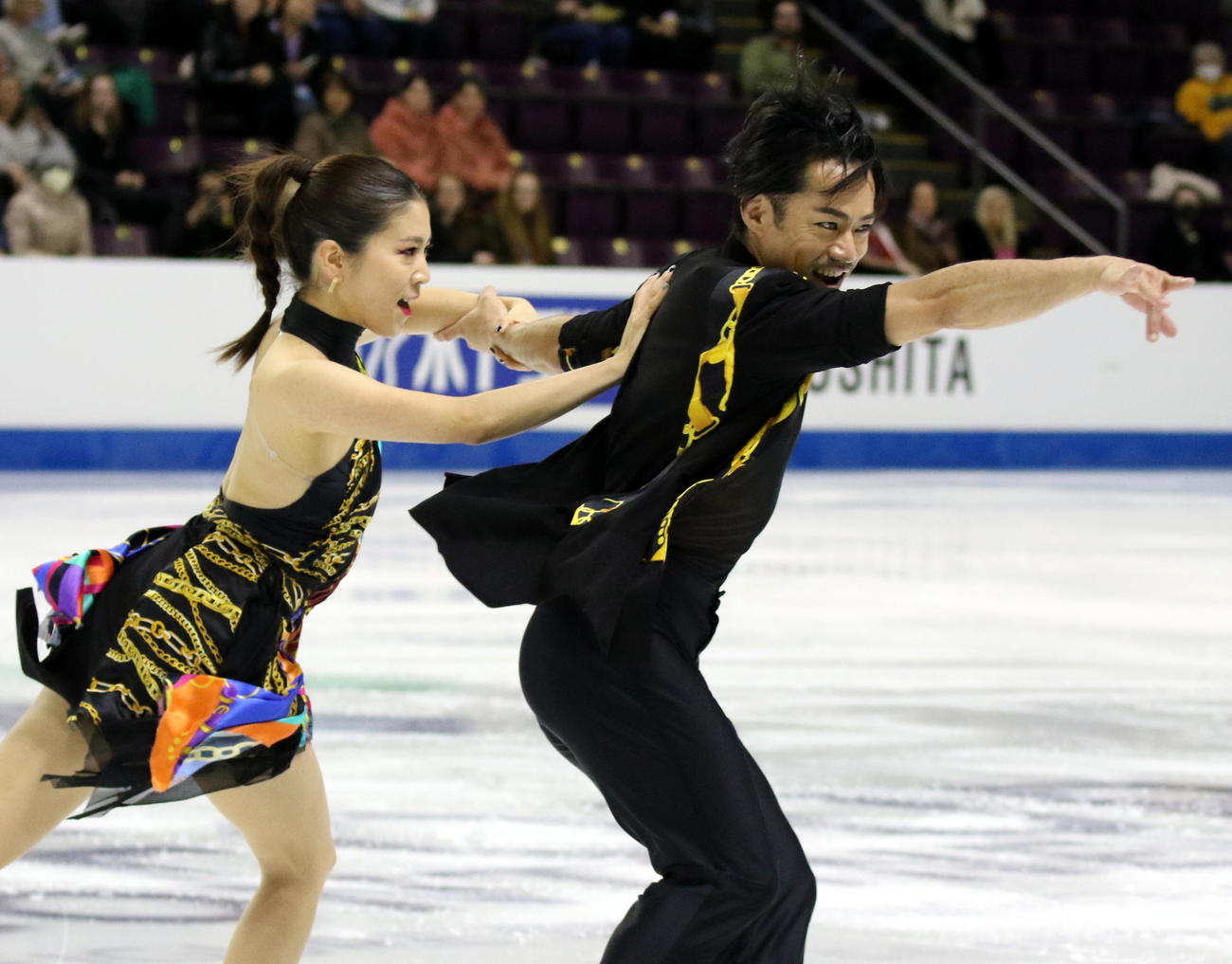 フィギュアスケート4大陸選手権　アイスダンス・リズムダンス（RD）で舞い踊る「かなだい」村元哉中（左）高橋大輔組（撮影・木下淳）