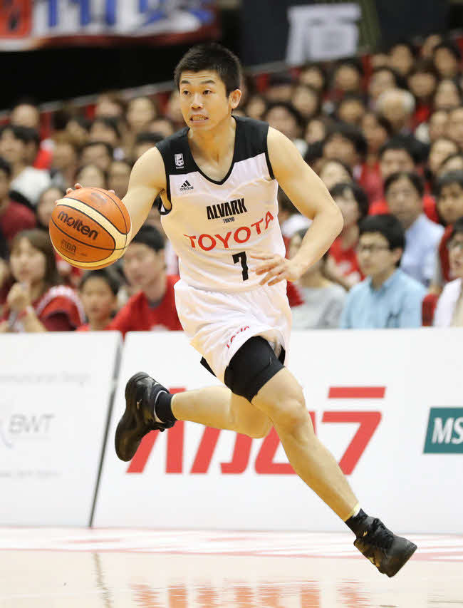 2017年5月、B1チャンピオンシップ・準決勝でプレーするアルバルク東京のPG正中岳城