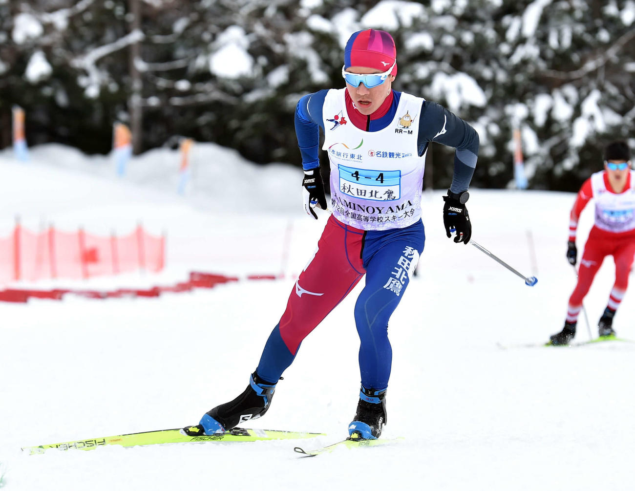 距離男子40キロリレーで滑走する秋田北鷹・遠藤