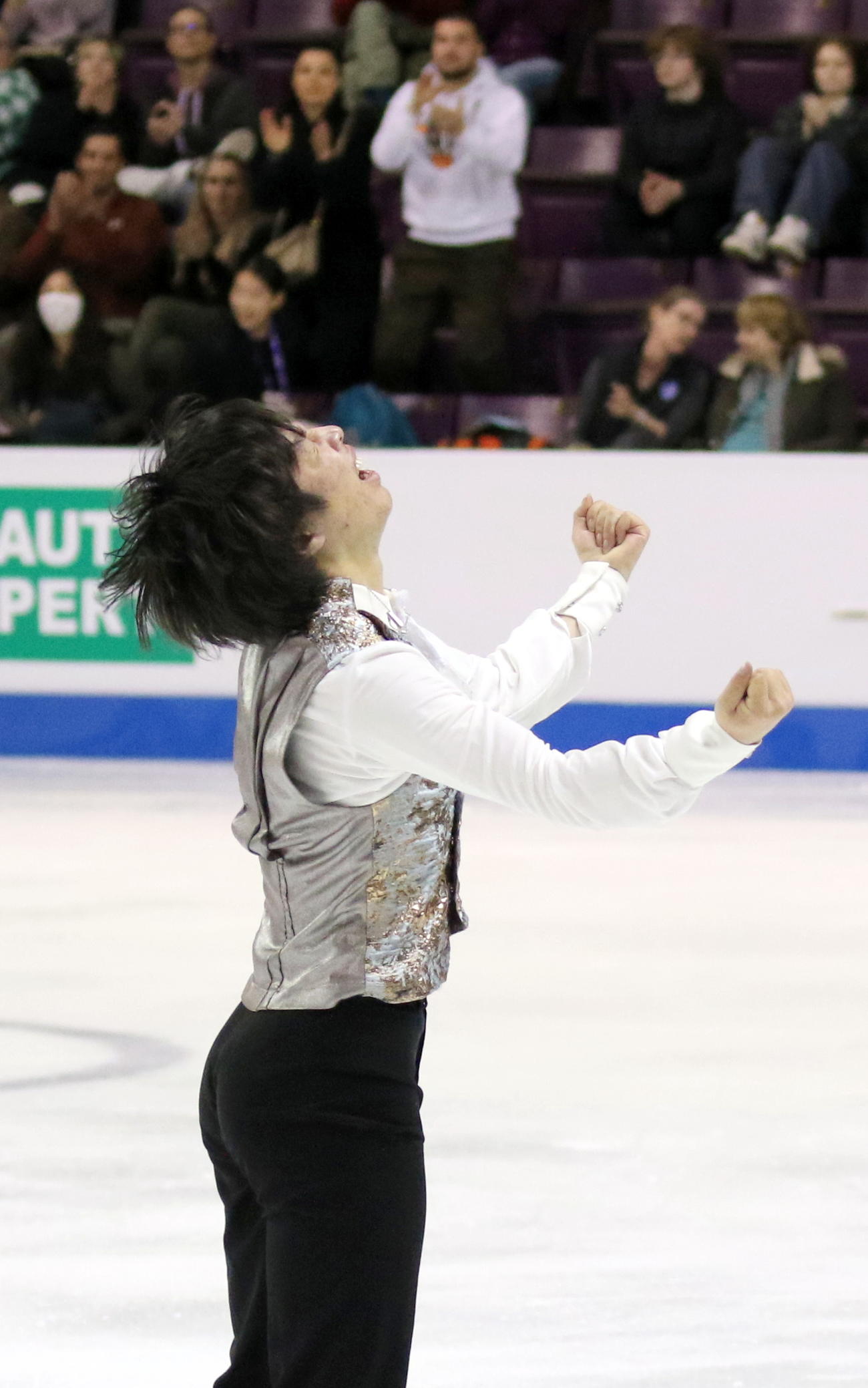 フィギュアスケート4大陸選手権　男子史上最年少優勝へ、演技直後にガッツポーズする三浦佳生（撮影・木下淳）