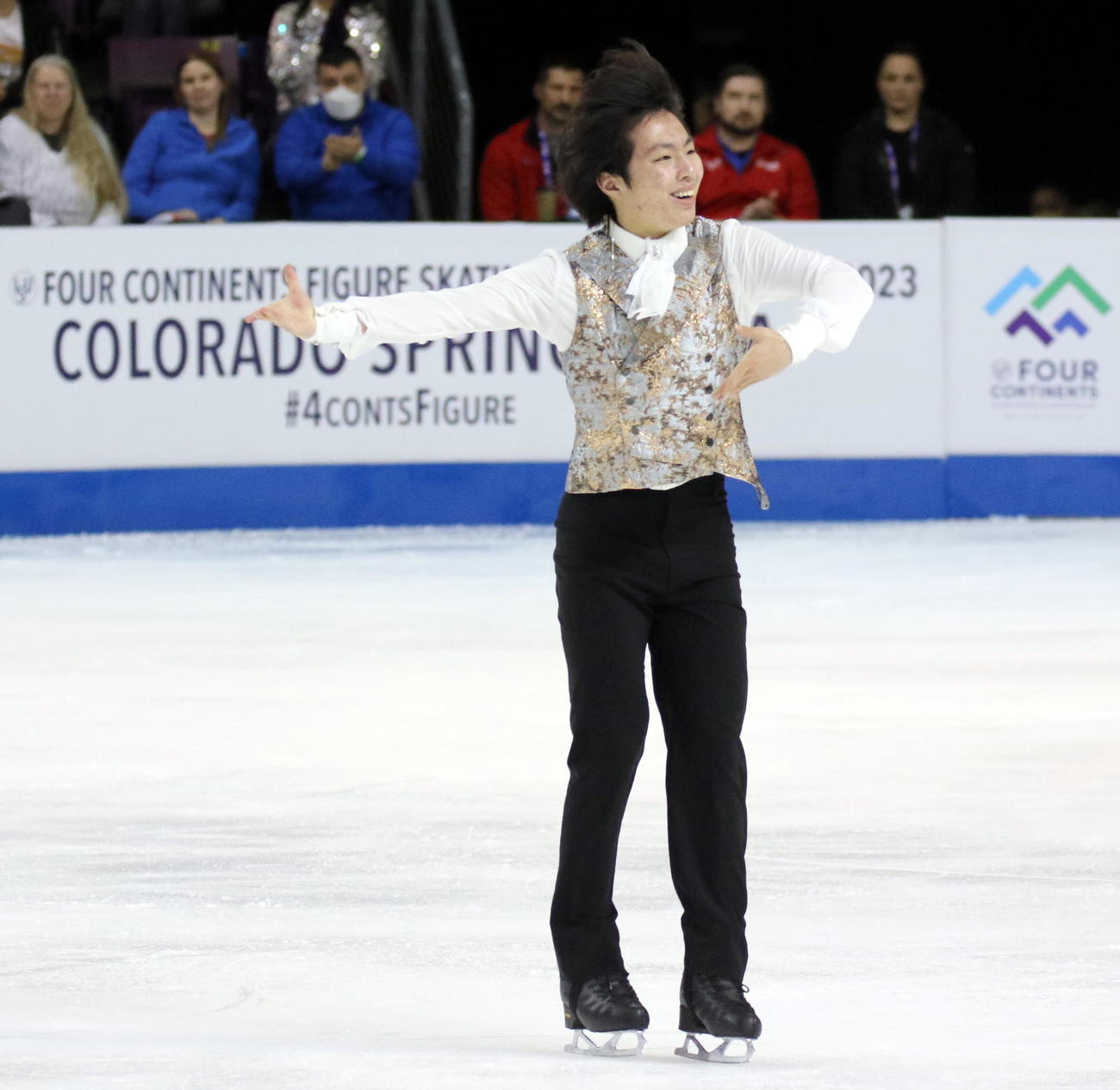 フィギュアスケート4大陸選手権　男子史上最年少優勝へ、全ジャンプを着氷して演技途中から笑顔の三浦佳生（撮影・木下淳）