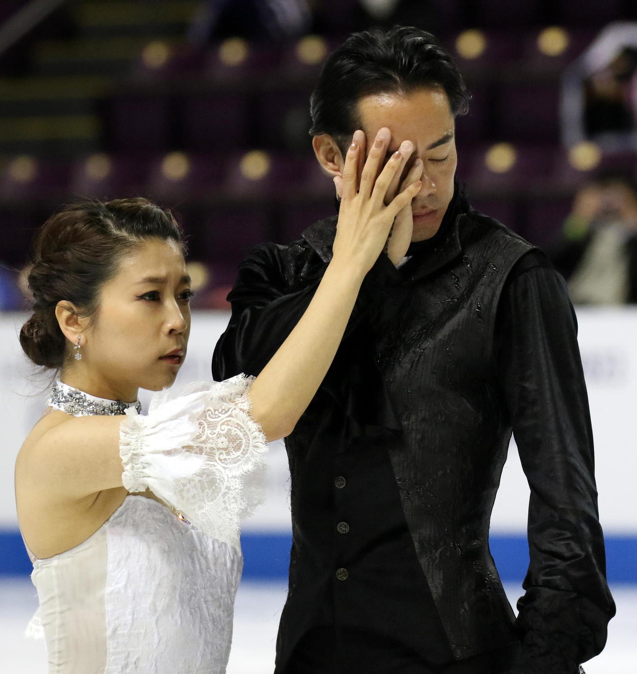 フィギュアスケート4大陸選手権　午後のFDに向けて公式練習に参加した「かなだい」村元哉中（左）高橋大輔組（撮影・木下淳）