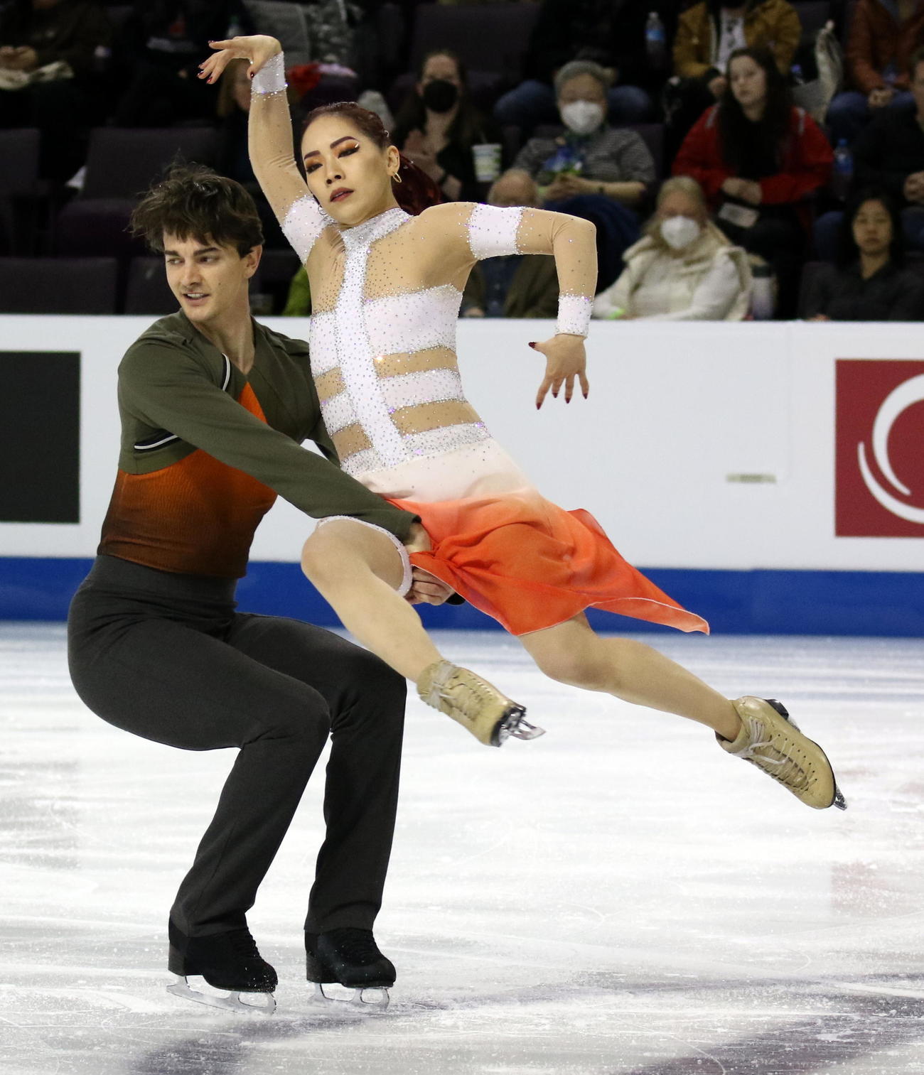 フィギュアスケート4大陸選手権　FDで今季ベストを記録した小松原美里（右）尊組（撮影・木下淳）