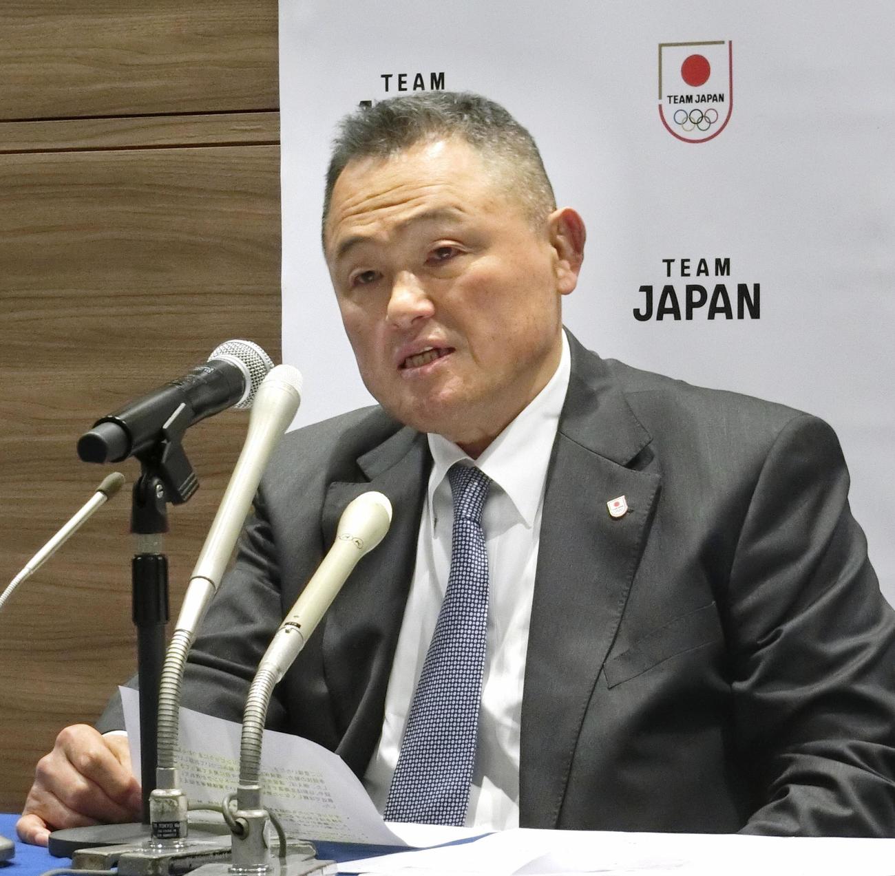 定例記者会見をするJOCの山下泰裕会長（共同）