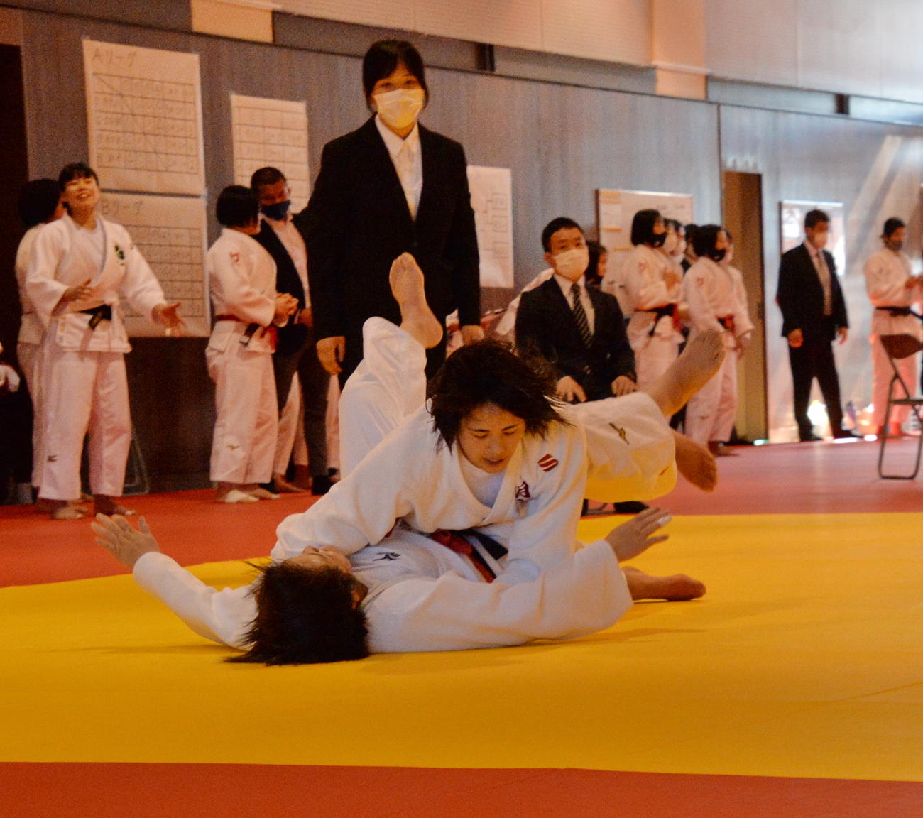Princessトーナメント決勝、大内刈りを決めた井上は合わせ技一本で勝利
