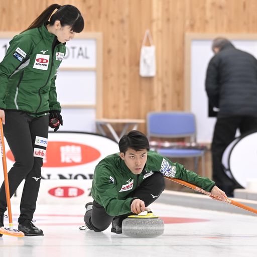 園部・荻原ペアと対戦する松村千（左）谷田組（C）JCA IDE