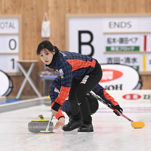 船木・鎌田ペアと対戦する吉田・清水ペアの吉田知（C）JCA IDE