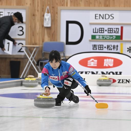 山田・田辺ペアとの対戦で真剣な表情を見せる吉田夕（C）JCA IDE