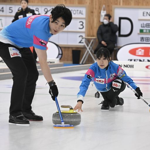 山田・田辺ペアとの対戦で真剣な表情を見せる松村雄（左）吉田夕ペア（C）JCA IDE