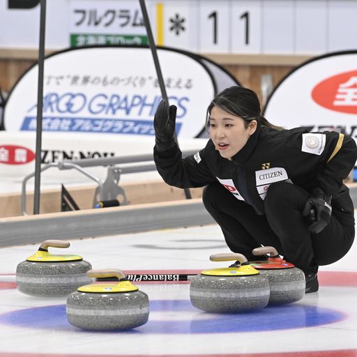 小穴・青木ペアとの対戦で真剣な表情を見せるチーム柳澤の柳澤（C）JCA IDE
