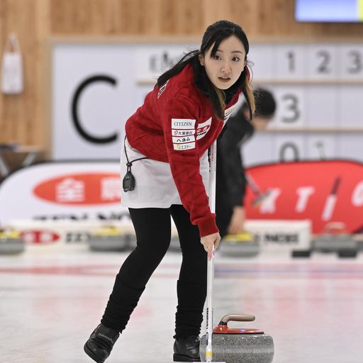 横山・森本ペアとの対戦にスコート姿で臨み、真剣な表情を見せる藤沢（C）JCA IDE