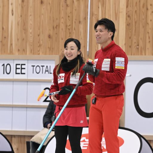 チーム北村との対戦で笑顔を見せる藤沢五月（左）山口剛史組（C）JCA IDE