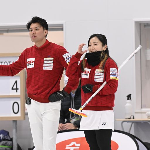 横山・森本ペアとの対戦で笑顔を見せる山口（左）藤沢ペア（C）JCA IDE