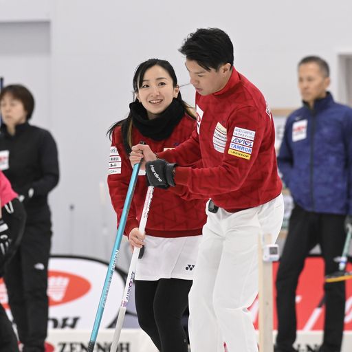 横山・森本ペアとの対戦で笑顔を見せる藤沢（左）と山口ペア（C）JCA IDE