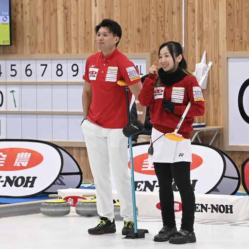横山・森本ペアとの対戦で笑顔を見せる山口（左）藤沢ペア（C）JCA IDE
