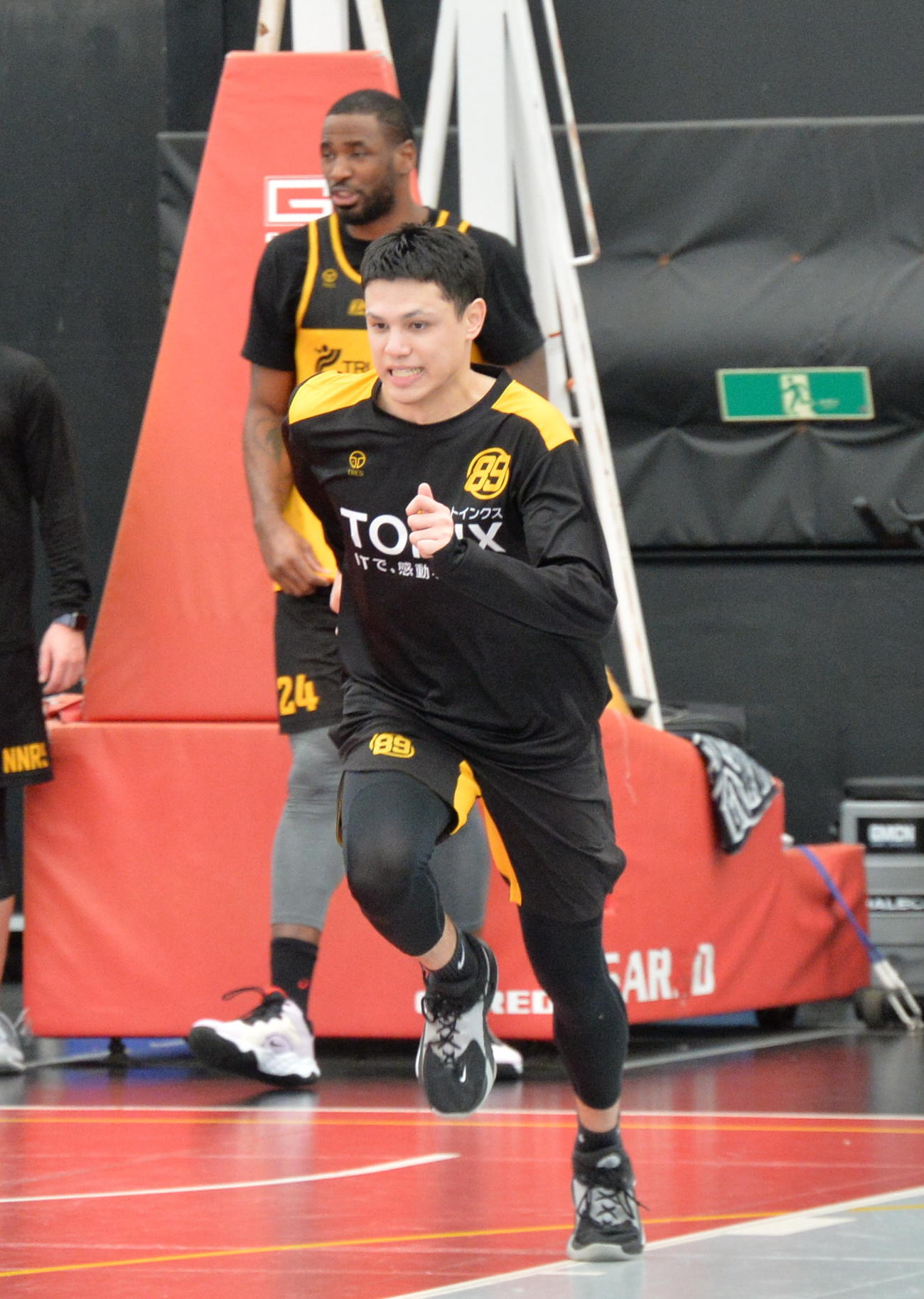 バイウイーク初の練習でダッシュする田中
