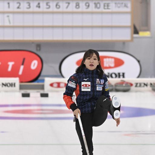 敦賀・南組との対戦で左足を振り上げる吉田知（C）JCA IDE